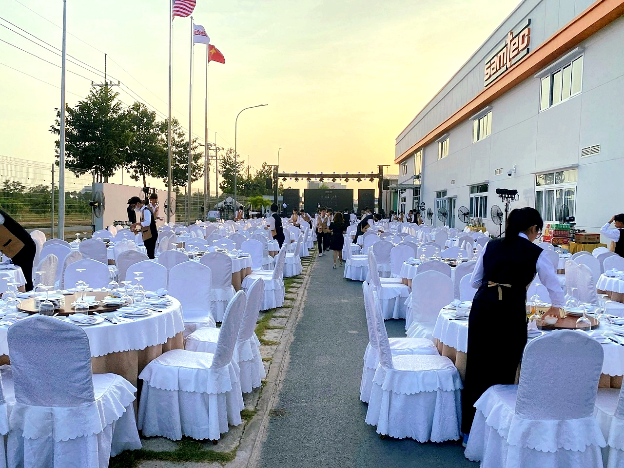 PHỤC VỤ TIỆC TẠI GIA THEO TIÊU CHUẨN NHÀ HÀNG LÀ GÌ? NHỮNG LOẠI HÌNH TIỆC THƯỜNG ĐƯỢC PHỤC VỤ TẠI GIA