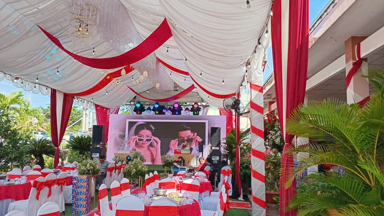 Dịch Vụ Nấu Ăn Và Đặt Tiệc Tại Nhà Ở Hà Tĩnh 8 Tổ chức tiệc cưới tại nhà cần chuẩn bị những gì ! màn hình led, âm thanh cho tiệc cưới