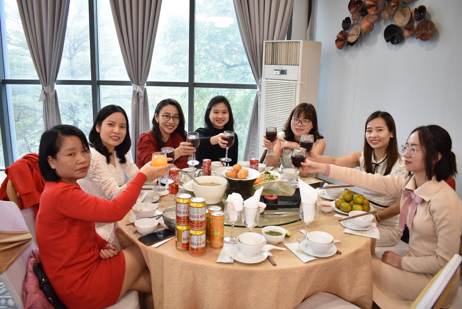 Dịch Vụ Nấu Ăn Và Đặt Tiệc Tại Nhà Ở Hưng Yên 12 Tiệc tất niên HVC Group 2021 - Bữa tiệc của sự ấm áp