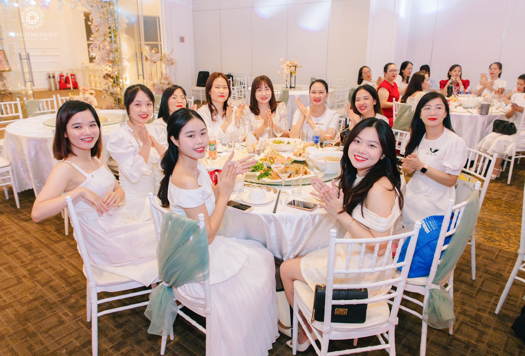 Dịch Vụ Nấu Ăn Và Đặt Tiệc Tại Nhà Ở Quảng Ngãi 11 Ý nghĩa tiệc tất niên công ty trong văn hoá doanh nghiệp - Trống Đồng Palace