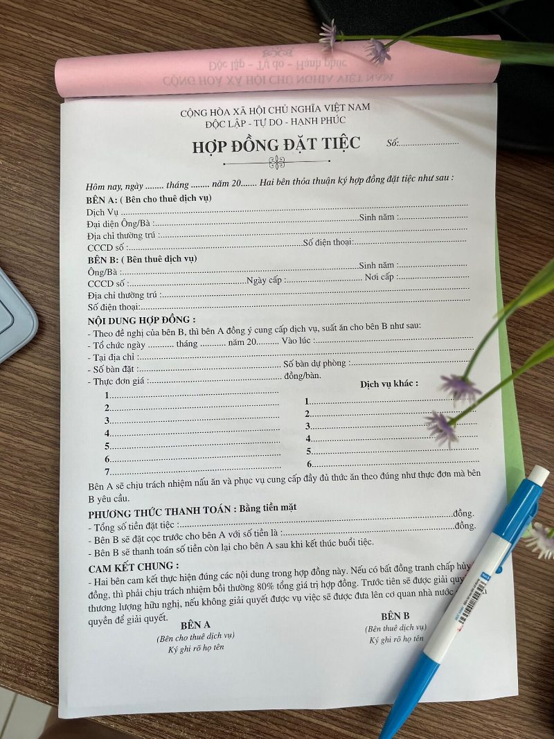 Hợp Đồng Đặt Tiệc Tất Niên: Những Điều Cần Biết Trước Khi Ký Kết