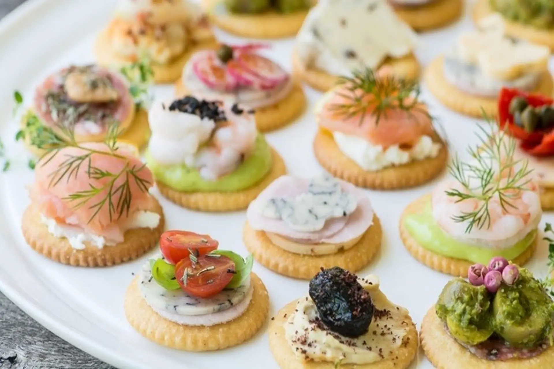 Bí Quyết Kết Hợp Món Ăn Cho Thực Đơn Tiệc Hấp Dẫn 2 Tiệc finger food là gì? Các món ăn trong tiệc finger food