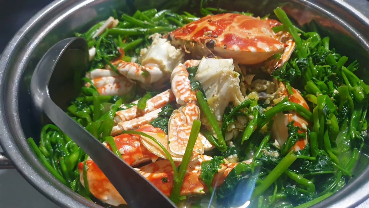 Cách nấu lẩu ghẹ rau muống thanh ngọt, bổ dưỡng thơm ngon đơn giản tại nhà
