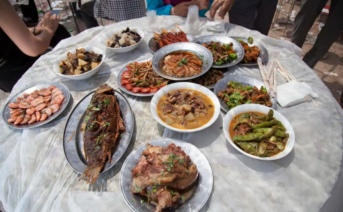 Gợi Ý Thực Đơn Tiệc Mừng Thọ Cho Người Lớn Tuổi 5 Bày 30 mâm tiệc mừng thọ 70 tuổi để đãi khách, cụ ông buồn rầu vì không ai đến