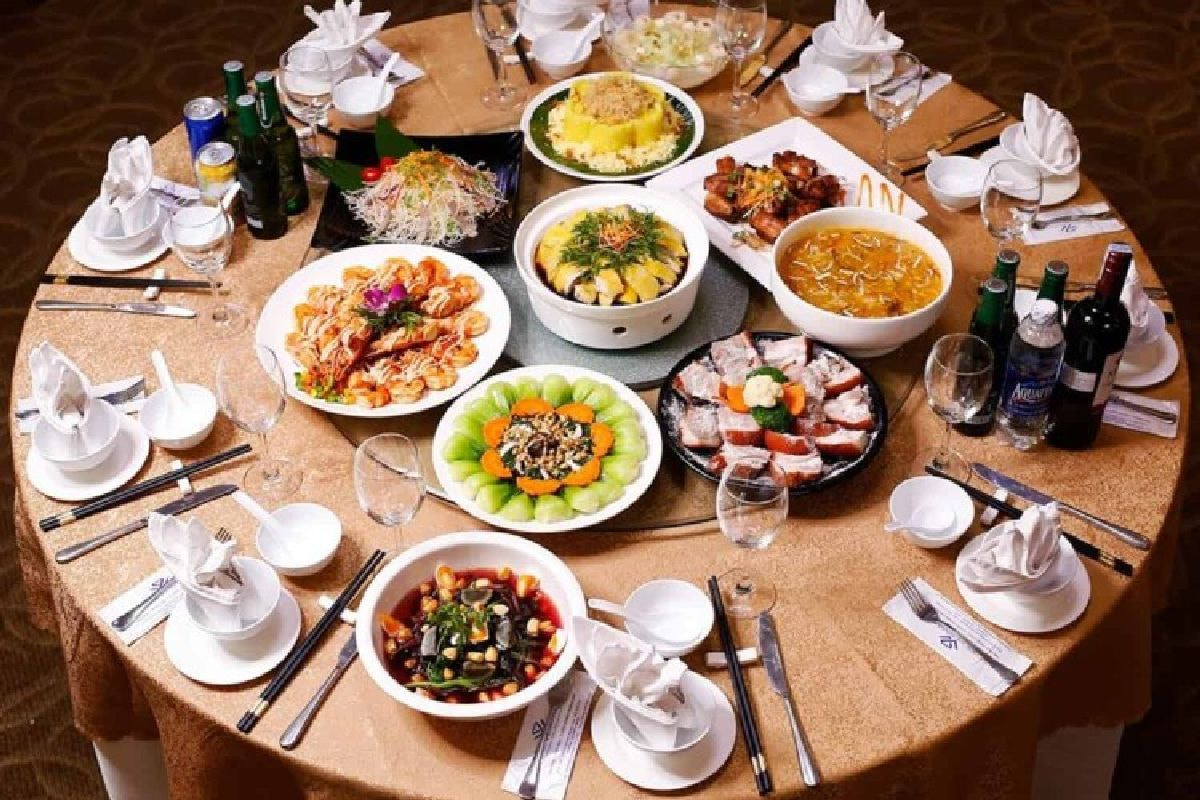 Tiệc tất niên là gì? Bí quyết tổ chức tiệc tất niên thật ấn tượng