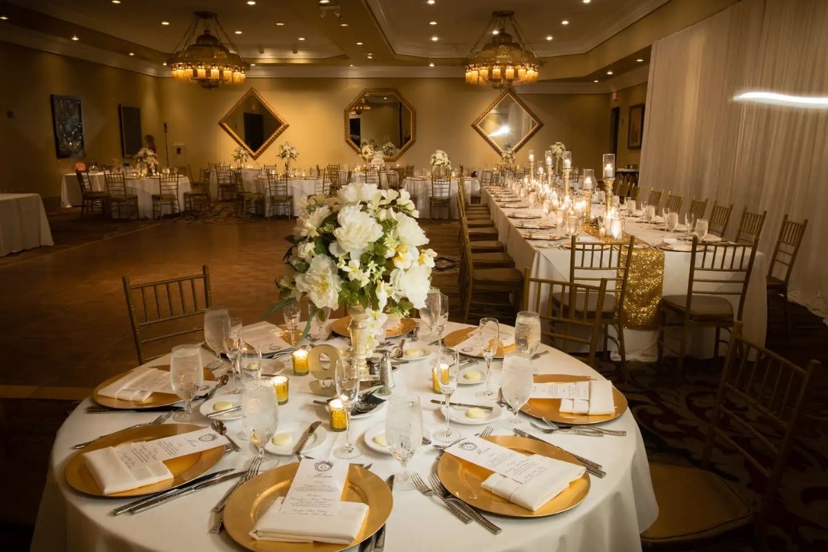 Trang trí đám cưới màu vàng đồng: TOP 20+ Ý tưởng sang trọng, tinh tế chuẩn xu hướng